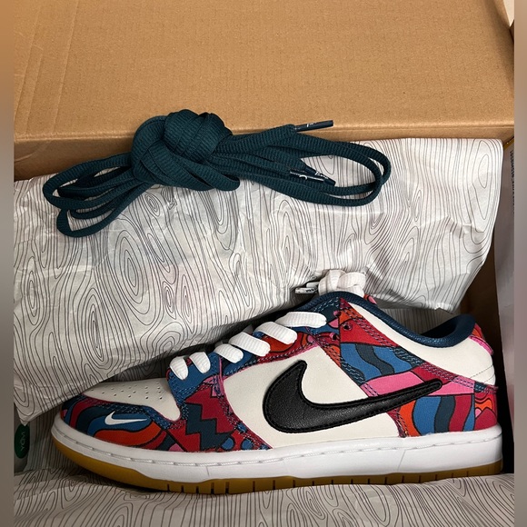 Athletic_Shoes